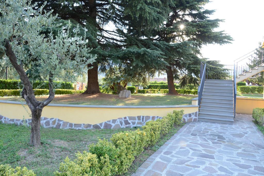 La Perla Aparthotel Monte Isola Buitenkant foto